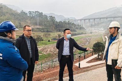 公司董事长徐开贵带队“四不两直”调研督导磷酸铁锂厂值班值守工作