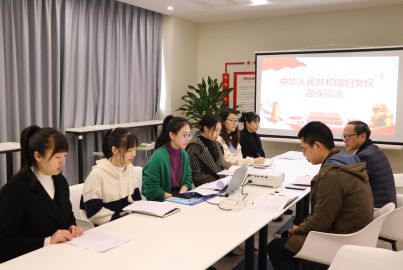 蜀能矿产公司举行 “三八”国际妇女节普法活动